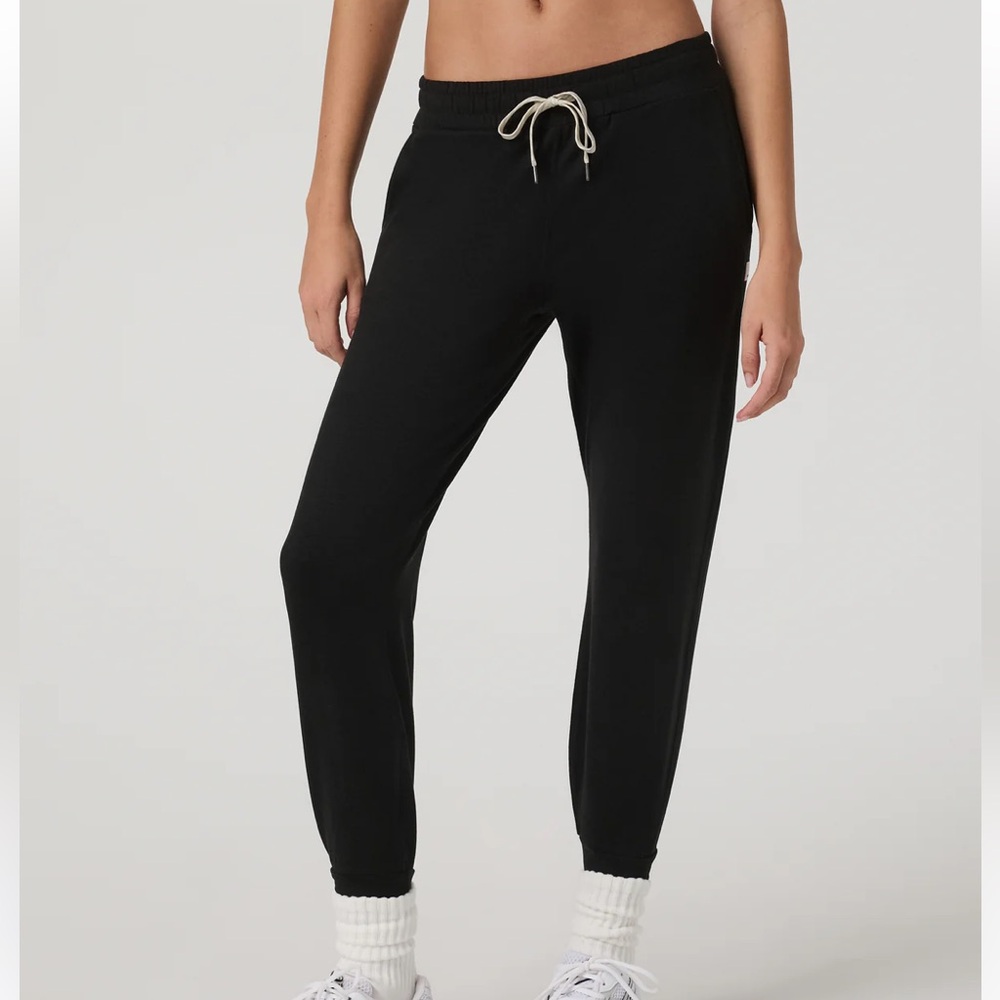 Vuori performance joggers